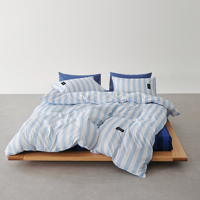 91家纺网 家纺一手货源 找家纺 怡家居  2025新款极简黑标系列蓝色条纹四件套 星觅