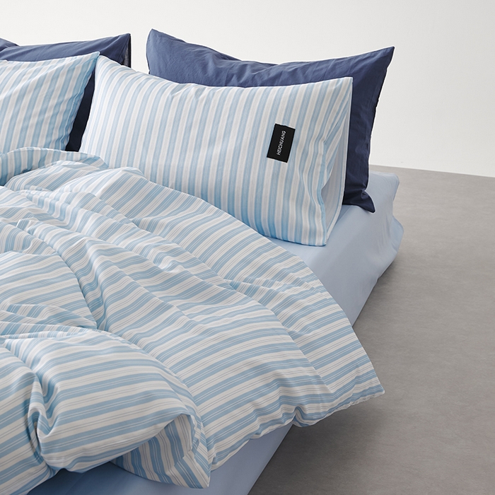 91家纺网 家纺一手货源 找家纺 怡家居  2025新款极简黑标系列蓝色条纹四件套 南烛