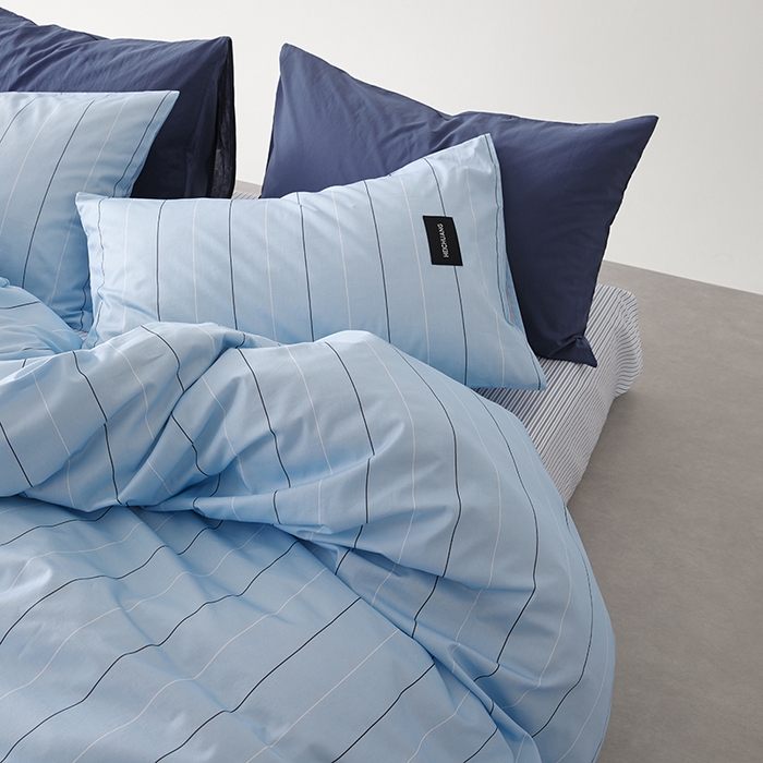 91家纺网 家纺一手货源 找家纺 怡家居  2025新款极简黑标系列蓝色条纹四件套 山奈