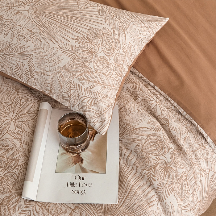 91家纺网 家纺一手货源 找家纺 2025新款全棉三层纱色织大提花四件套系列 蕉梦-咖