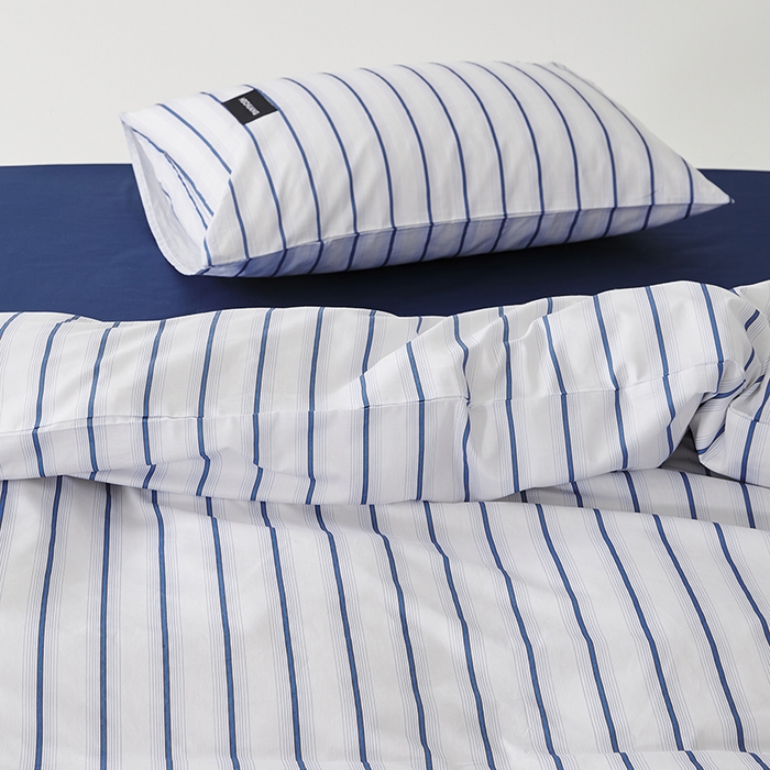 91家纺网 家纺一手货源 找家纺 怡家居  2025新款极简黑标系列蓝色条纹四件套 白芷