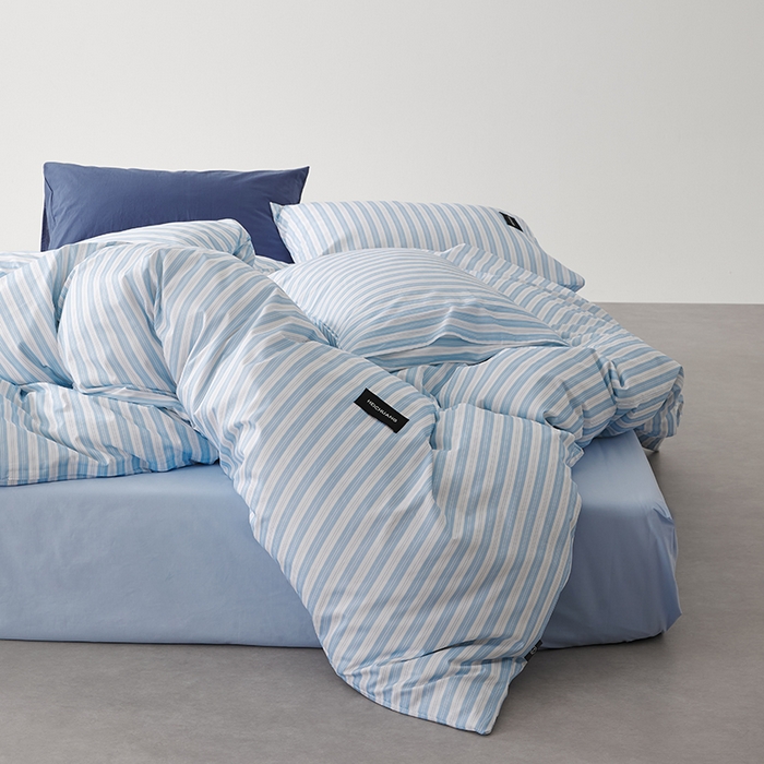 91家纺网 家纺一手货源 找家纺 怡家居  2025新款极简黑标系列蓝色条纹四件套 南烛