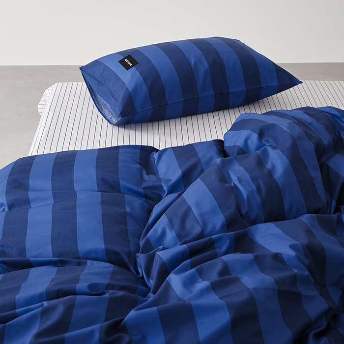 91家纺网 家纺一手货源 找家纺 怡家居  2025新款极简黑标系列蓝色条纹四件套 菘蓝
