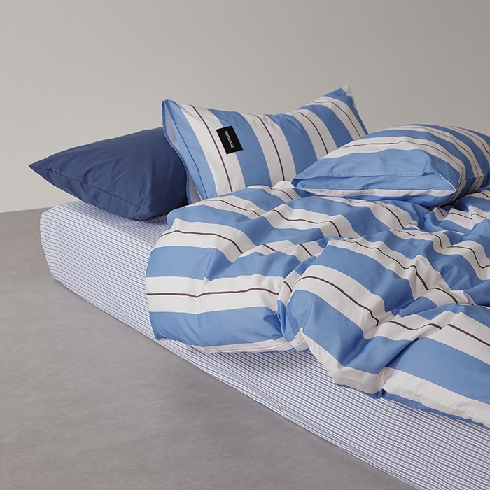 91家纺网 家纺一手货源 找家纺 怡家居  2025新款极简黑标系列蓝色条纹四件套 琥珀