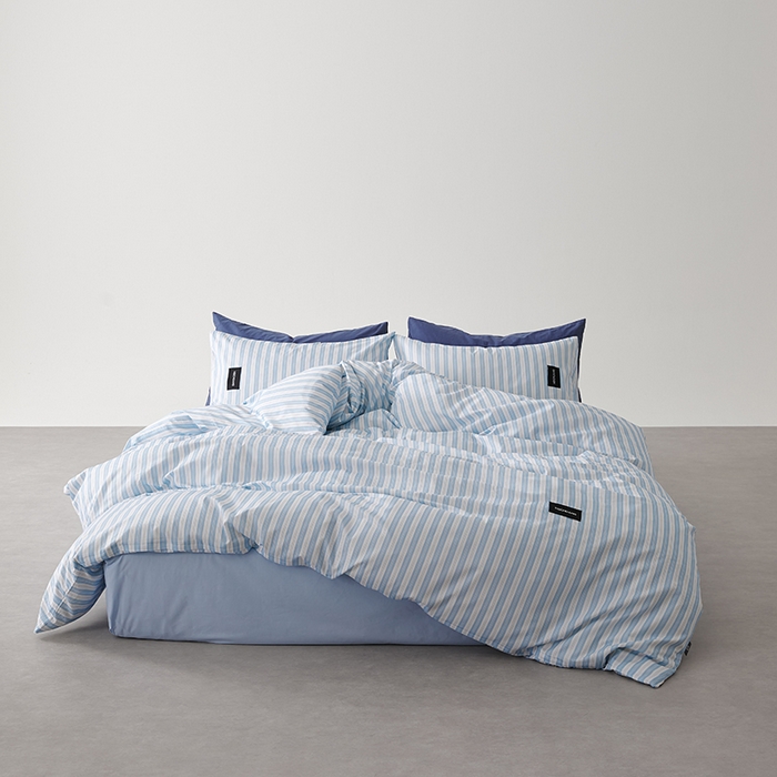 91家纺网 家纺一手货源 找家纺 怡家居  2025新款极简黑标系列蓝色条纹四件套 南烛