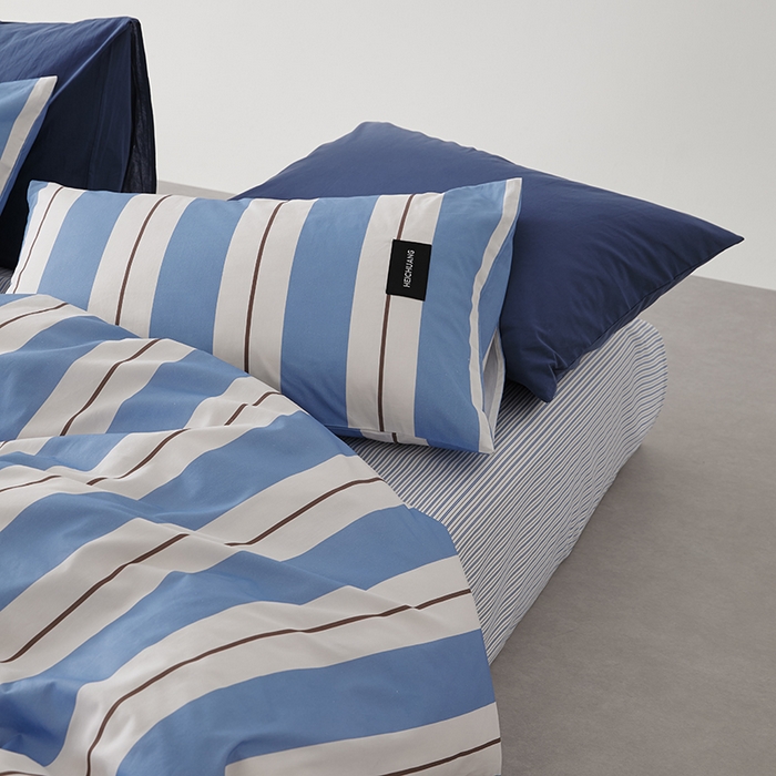 91家纺网 家纺一手货源 找家纺 怡家居  2025新款极简黑标系列蓝色条纹四件套 琥珀