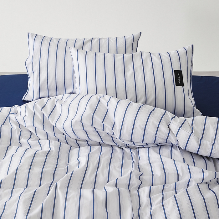 91家纺网 家纺一手货源 找家纺 怡家居  2025新款极简黑标系列蓝色条纹四件套 白芷