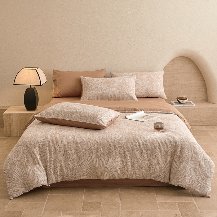 91家纺网 家纺一手货源 找家纺 2025新款全棉三层纱色织大提花四件套系列 蕉梦-咖