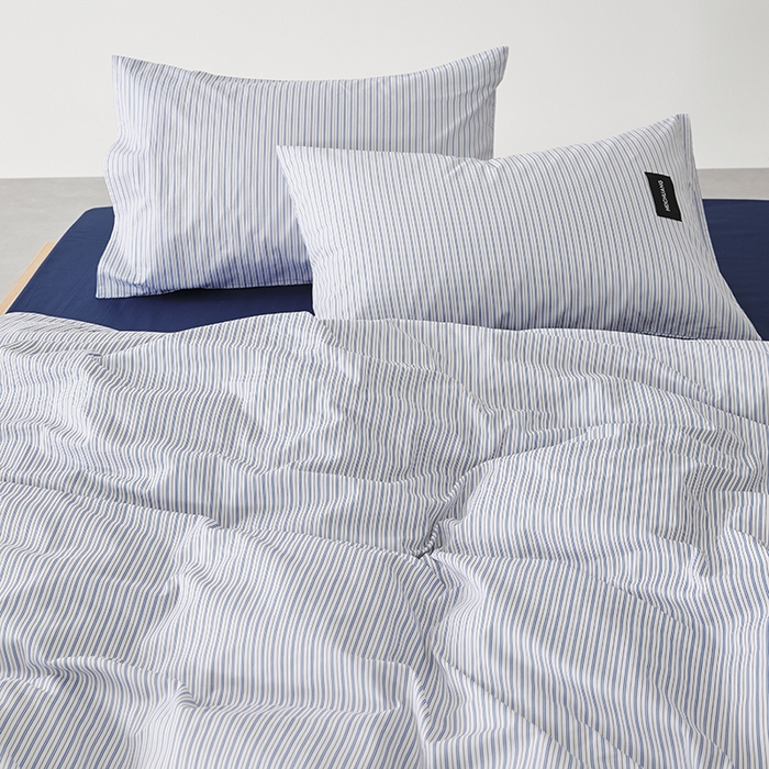 91家纺网 家纺一手货源 找家纺 怡家居  2025新款极简黑标系列蓝色条纹四件套 木香