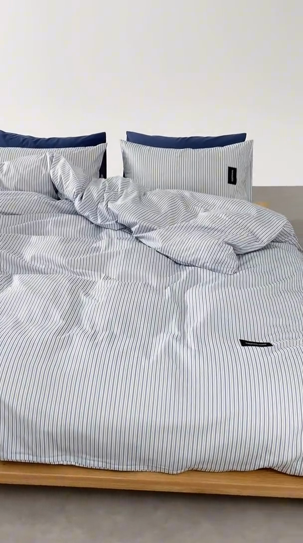 91家纺网 家纺一手货源 找家纺 怡家居  2025新款极简黑标系列蓝色条纹四件套 木香