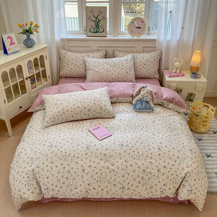 91家纺网 家纺一手货源 找家纺 沐棉家居 2025新款全棉印花四件套 幸福小兔