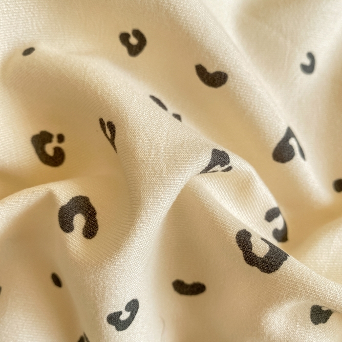 91家纺网 家纺一手货源 找家纺 尚美 2025新款小碎花针织棉床盖四件套 卡豹纹