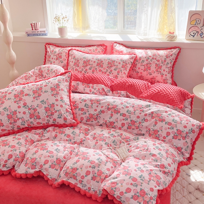 91家纺网 家纺一手货源 找家纺 千朵 2025新款棉加豆豆绒毛毛球边四件套 花漾甜心