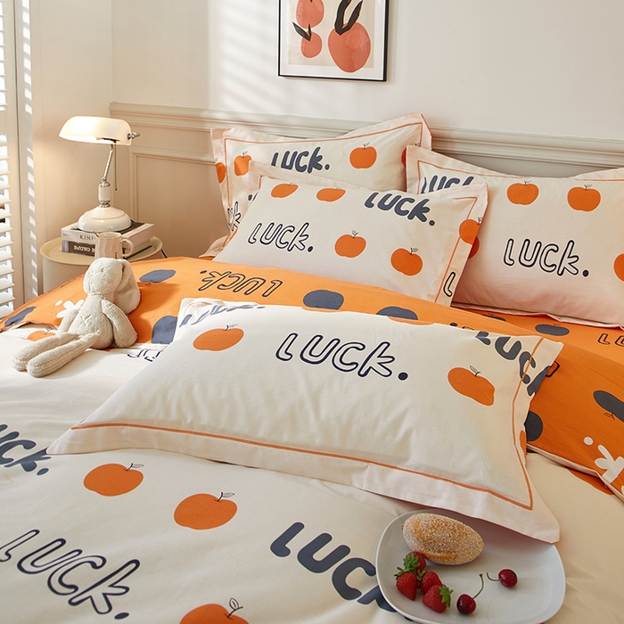 91家纺网 家纺一手货源 找家纺 金纱玉纺家纺 2025新款全棉13376数码印花四件套（礼盒包装） 苹果世家-米