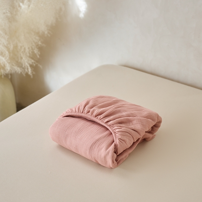 91家纺网 家纺一手货源 找家纺 蓝邻 2025新款全棉双层皱皱纱单品系列-单床笠 蔷薇粉