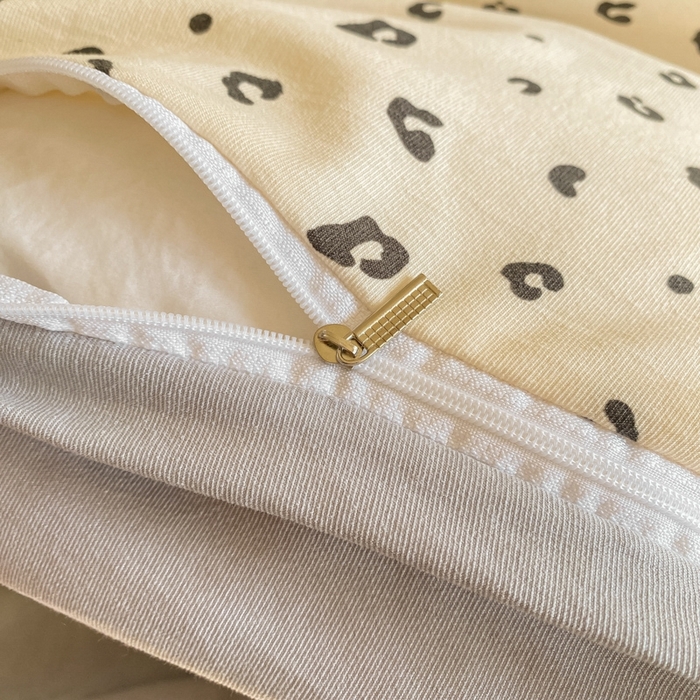 91家纺网 家纺一手货源 找家纺 尚美 2025新款小碎花针织棉床盖四件套 卡豹纹