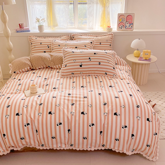 91家纺网 家纺一手货源 找家纺 千朵 2025新款棉加豆豆绒毛毛球边四件套 顽皮熊猫