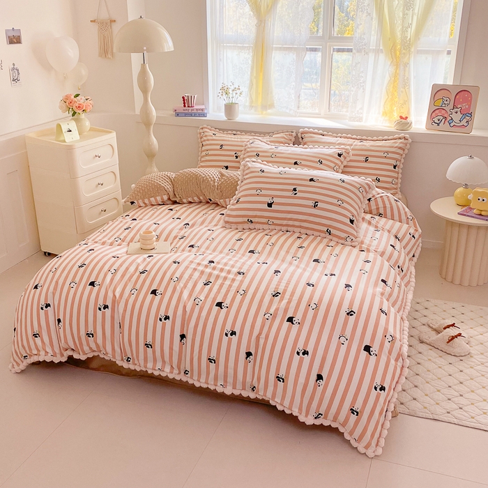 91家纺网 家纺一手货源 找家纺 千朵 2025新款棉加豆豆绒毛毛球边四件套 顽皮熊猫