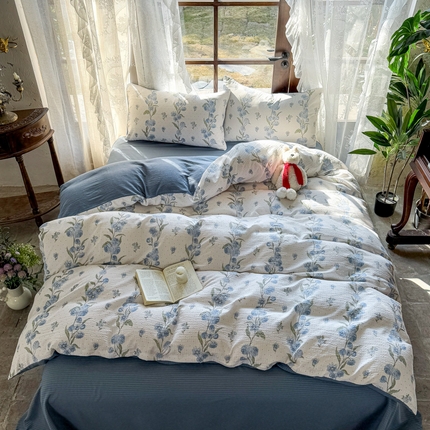 91家纺网 家纺一手货源 找家纺 晚爱家纺（原晚安家居） 2025新款A类双层纱有氧提花彩竺棉小竺棉四件套 暗香蓝