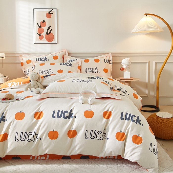 91家纺网 家纺一手货源 找家纺 金纱玉纺家纺 2025新款全棉13376数码印花四件套（礼盒包装） 苹果世家-米