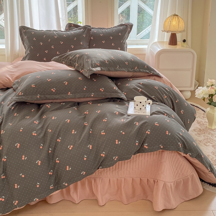 91家纺网 家纺一手货源 找家纺 尚美 2025新款小碎花针织棉床盖四件套 红樱桃