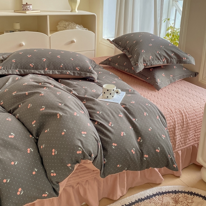 91家纺网 家纺一手货源 找家纺 尚美 2025新款小碎花针织棉床盖四件套 红樱桃