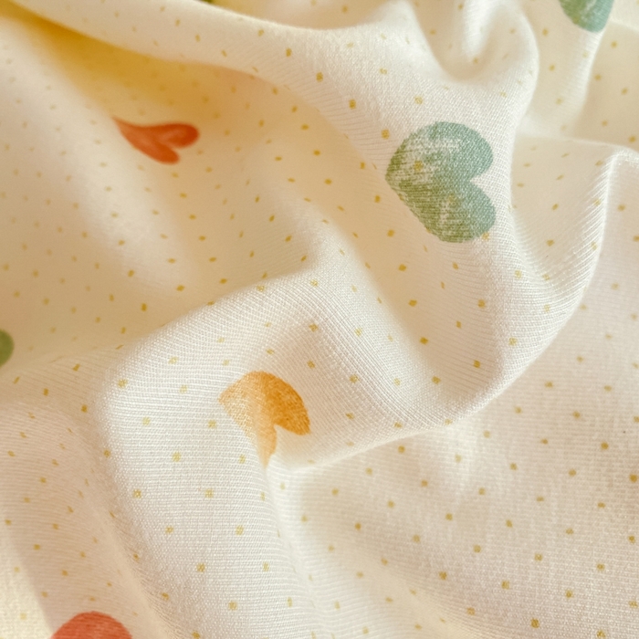 91家纺网 家纺一手货源 找家纺 尚美 2025新款小碎花针织棉床盖四件套 彩色爱心