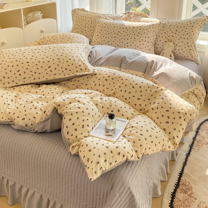 91家纺网 家纺一手货源 找家纺 尚美 2025新款小碎花针织棉床盖四件套 卡豹纹