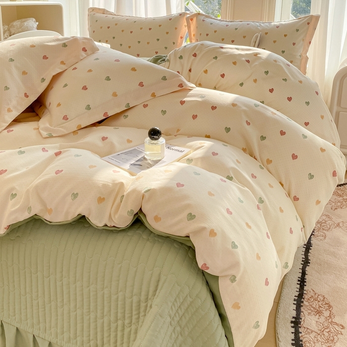 91家纺网 家纺一手货源 找家纺 尚美 2025新款小碎花针织棉床盖四件套 彩色爱心
