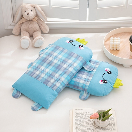 91家纺网 家纺一手货源 找家纺 织布人 2025新款吸汗透气全棉水洗棉卡通婴幼儿童学生全荞麦枕头 卡通蓝彩格