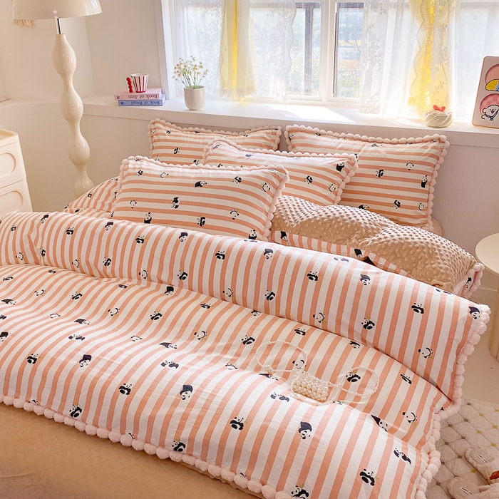 91家纺网 家纺一手货源 找家纺 千朵 2025新款棉加豆豆绒毛毛球边四件套 顽皮熊猫