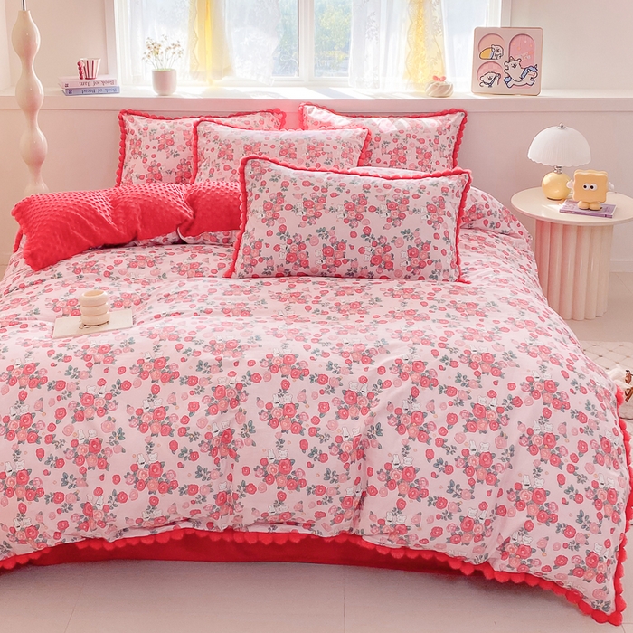 91家纺网 家纺一手货源 找家纺 千朵 2025新款棉加豆豆绒毛毛球边四件套 花漾甜心