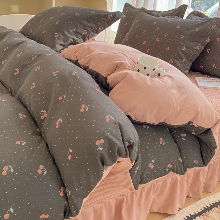 91家纺网 家纺一手货源 找家纺 尚美 2025新款小碎花针织棉床盖四件套 红樱桃