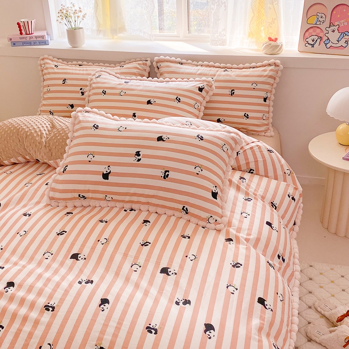 91家纺网 家纺一手货源 找家纺 千朵 2025新款棉加豆豆绒毛毛球边四件套 顽皮熊猫