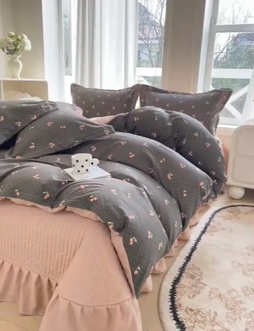 91家纺网 家纺一手货源 找家纺 尚美 2025新款小碎花针织棉床盖四件套 红樱桃