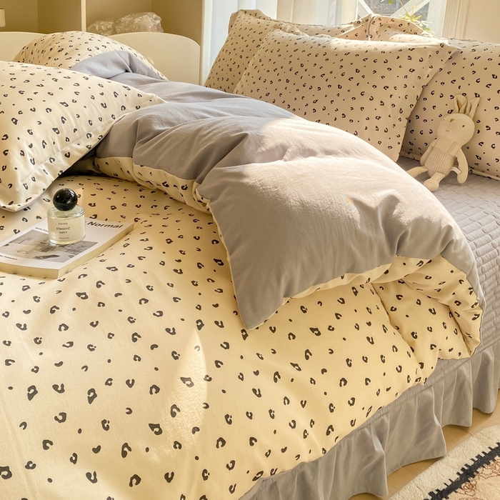 91家纺网 家纺一手货源 找家纺 尚美 2025新款小碎花针织棉床盖四件套 卡豹纹