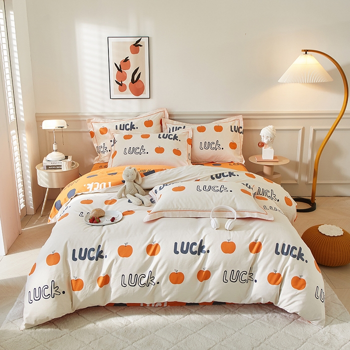 91家纺网 家纺一手货源 找家纺 金纱玉纺家纺 2025新款全棉13376数码印花四件套（礼盒包装） 苹果世家-米