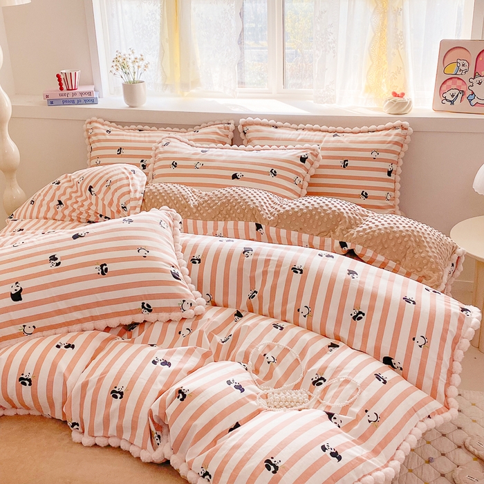 91家纺网 家纺一手货源 找家纺 千朵 2025新款棉加豆豆绒毛毛球边四件套 顽皮熊猫