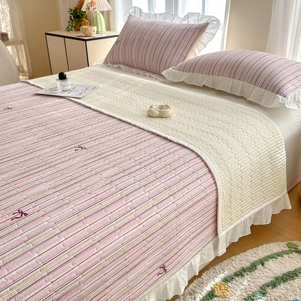 岚吉 2025新款40支133*72全棉斜纹夹棉绗缝小花边床盖 条纹律动