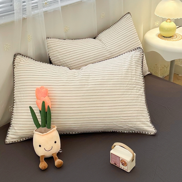 91家纺网 家纺一手货源 找家纺 简宜家居（朝初家纺） 2025新款色织小提花三角针款四件套 三角针黑灰条