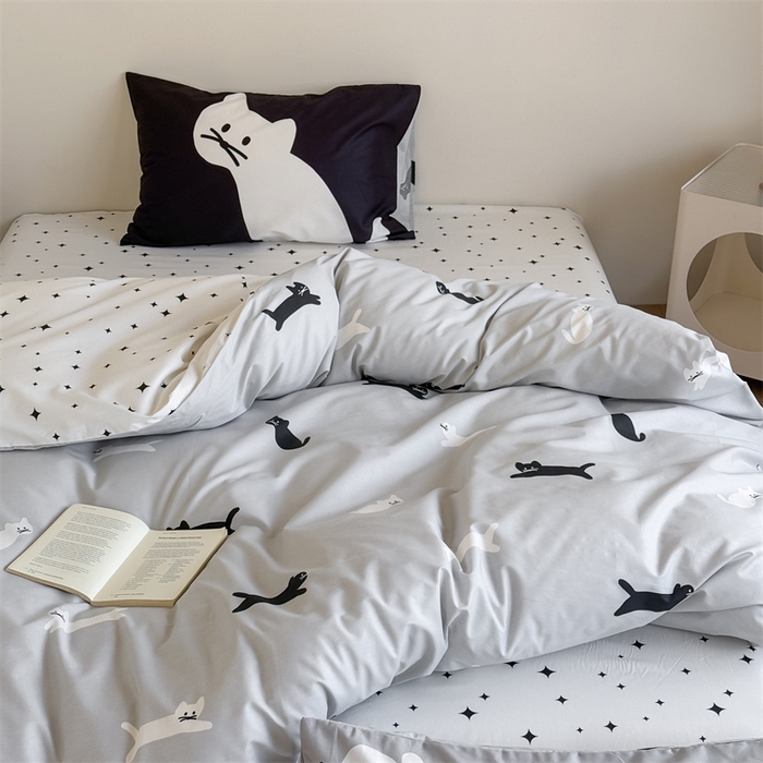 91家纺网 家纺一手货源 找家纺 窝米 2025新款全棉13370四件套 ins萌趣卡通风系列（花香熊猫、格汪梦） 猫影