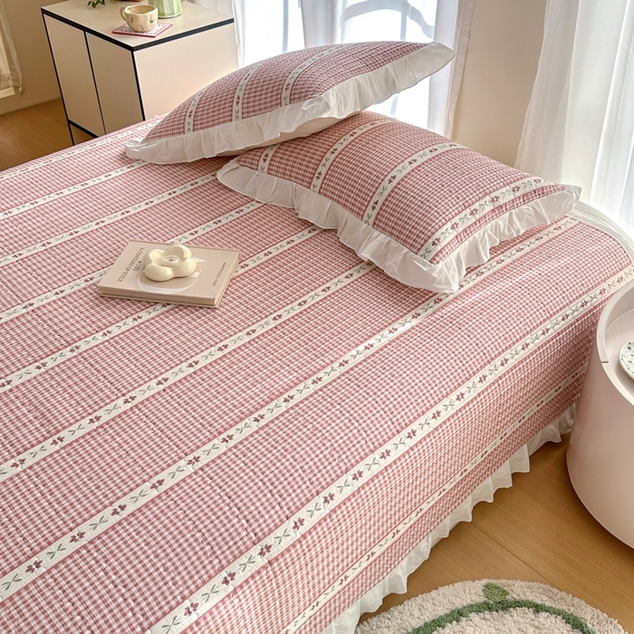 91家纺网 家纺一手货源 找家纺 岚吉 2025新款40支133*72全棉斜纹夹棉绗缝小花边床盖 初遇-粉