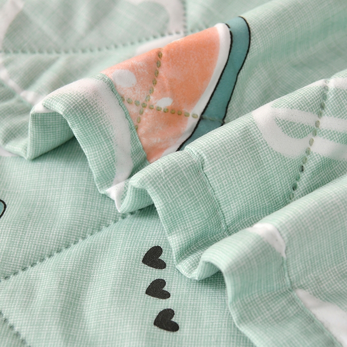 91家纺网 家纺一手货源 找家纺 培童   2025新款超声波亲肤绒夏被夏凉被直播爆款超声波夏被空调被礼品被 小熊西瓜