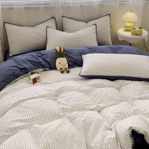 91家纺网 家纺一手货源 找家纺 简宜家居（朝初家纺） 2025新款色织小提花三角针款四件套 三角针黑灰条