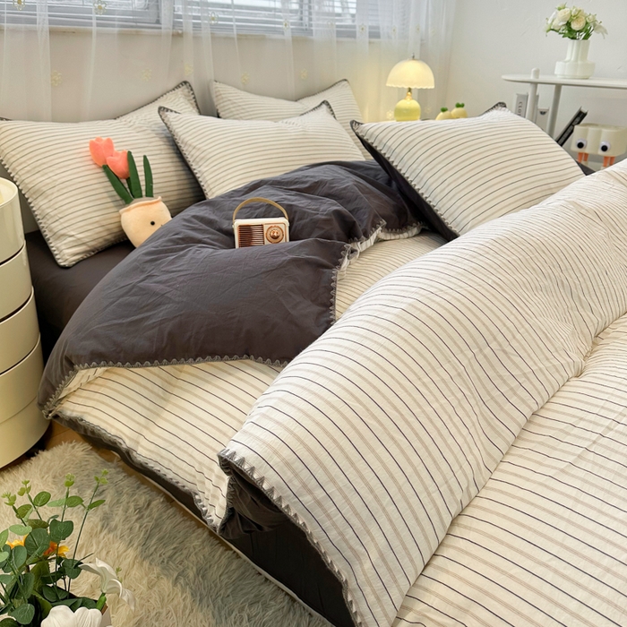 91家纺网 家纺一手货源 找家纺 简宜家居（朝初家纺） 2025新款色织小提花三角针款四件套 三角针黑灰条