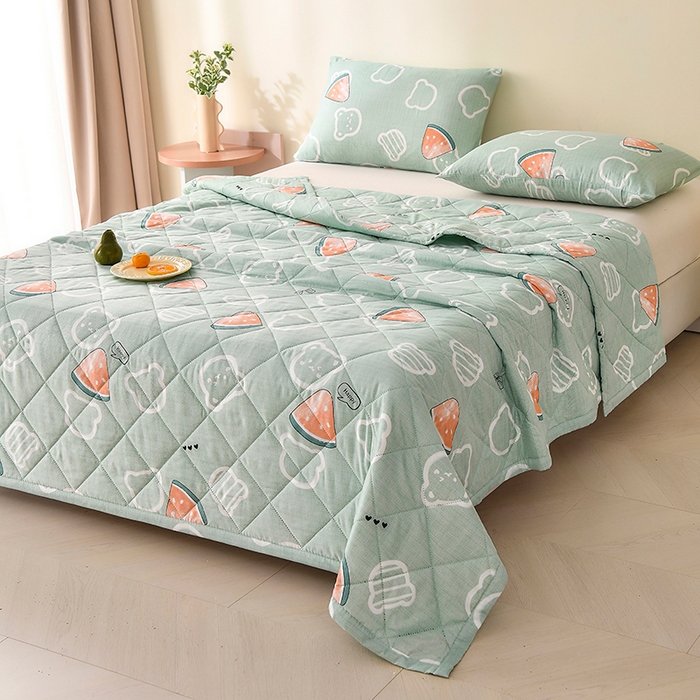 91家纺网 家纺一手货源 找家纺 培童   2025新款超声波亲肤绒夏被夏凉被直播爆款超声波夏被空调被礼品被 小熊西瓜