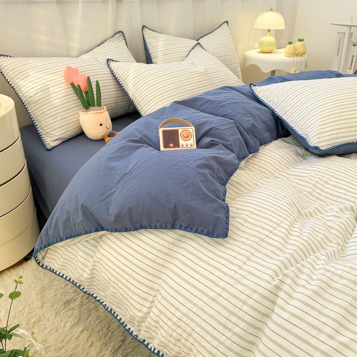 91家纺网 家纺一手货源 找家纺 简宜家居（朝初家纺） 2025新款色织小提花三角针款四件套 三角针蓝灰条