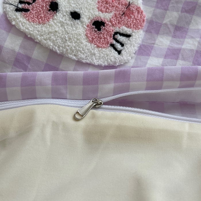 91家纺网 家纺一手货源 找家纺 桃心家居 2025新款A类亲肤舒适软糯云柔水洗棉奶油格子撞色毛巾绣猫咪蝴蝶结水洗棉系列四件套 云柔水洗棉-蝴蝶结猫咪紫黄