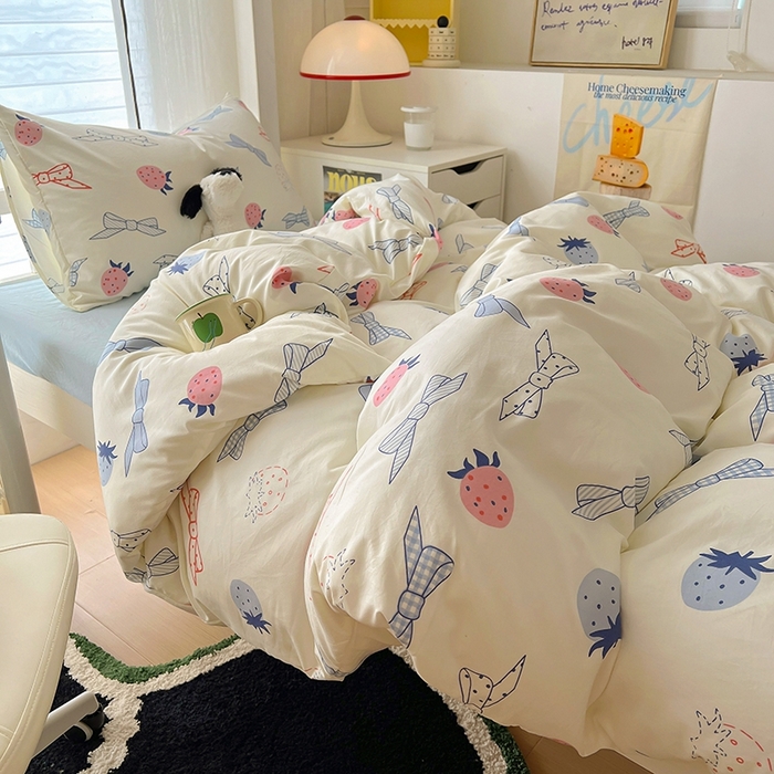 91家纺网 家纺一手货源 找家纺 阿曼达 2025新款印花水洗m学生床单人四件套 草莓蝴蝶结