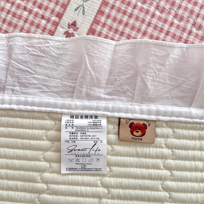 91家纺网 家纺一手货源 找家纺 岚吉 2025新款40支133*72全棉斜纹夹棉绗缝小花边床盖 初遇-粉